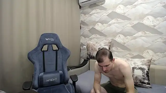 Snapshot of SerzhKorol1 chatting on November 11, 2025, 5:13 am SerzhKorol1 online show from November 11, 2025, 5:13 am