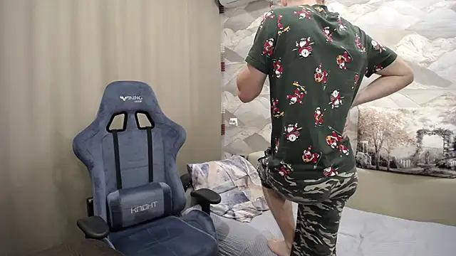 Snapshot of SerzhKorol1 chatting on October 24, 2025, 6:45 am SerzhKorol1 online show from October 24, 2025, 6:45 am