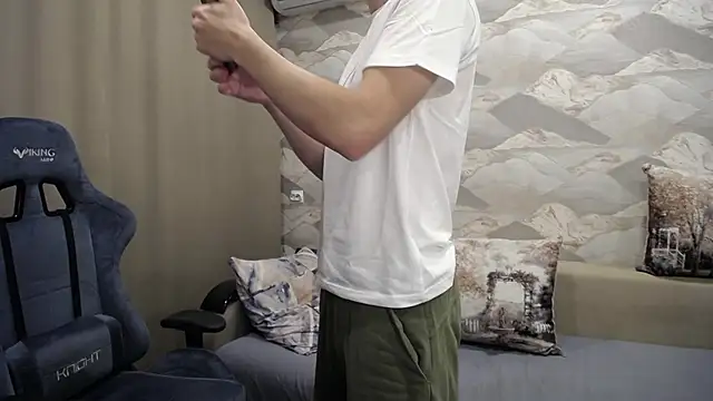 Snapshot of SerzhKorol1 chatting on November 6, 2025, 5:11 am SerzhKorol1 online show from November 6, 2025, 5:11 am