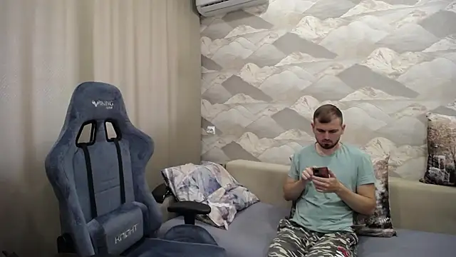 Snapshot of SerzhKorol1 chatting on September 13, 2025, 8:47 am SerzhKorol1 online show from September 13, 2025, 8:47 am