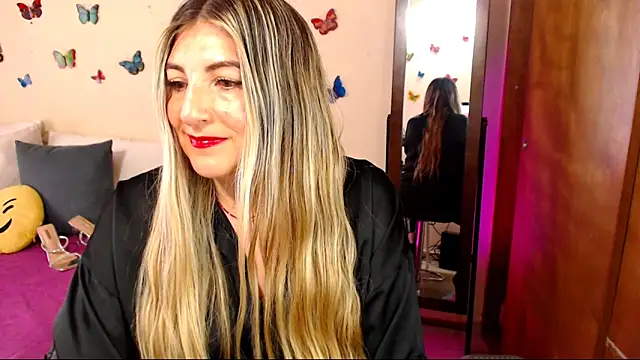 Jolie-Mature online show from December 18, 2025, 8:12 pm