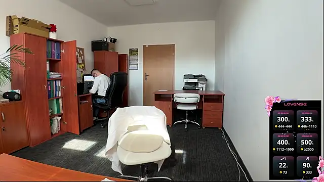 legsLONG online show from March 10, 2025, 11:12 am