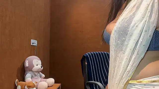 Snapshot of riya_stream chatting on October 13, 2025, 3:35 pm riya stream online show from October 13, 2025, 3:35 pm