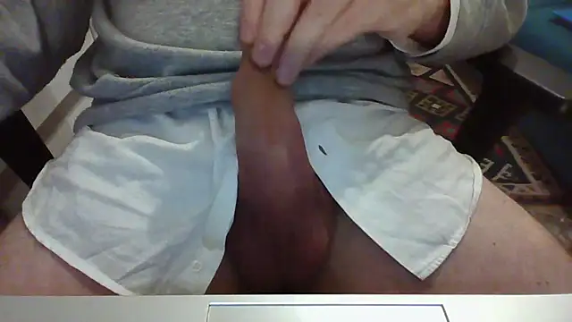 Snapshot of alessex24 chatting on November 13, 2025, 8:35 pm alessex24 online show from November 13, 2025, 8:35 pm