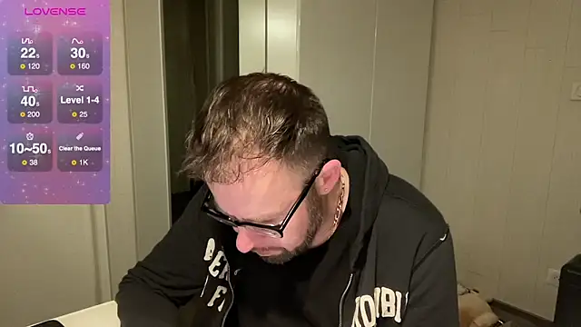 Snapshot of FABIOGLASSES chatting on February 5, 2025, 9:40 pm FABIOGLASSES online show from February 5, 2025, 9:40 pm