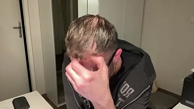 Snapshot of FABIOGLASSES chatting on February 1, 2025, 12:29 am FABIOGLASSES online show from February 1, 2025, 12:29 am