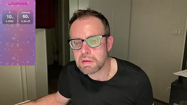 Snapshot of FABIOGLASSES chatting on January 22, 2025, 9:10 pm FABIOGLASSES online show from January 22, 2025, 9:10 pm