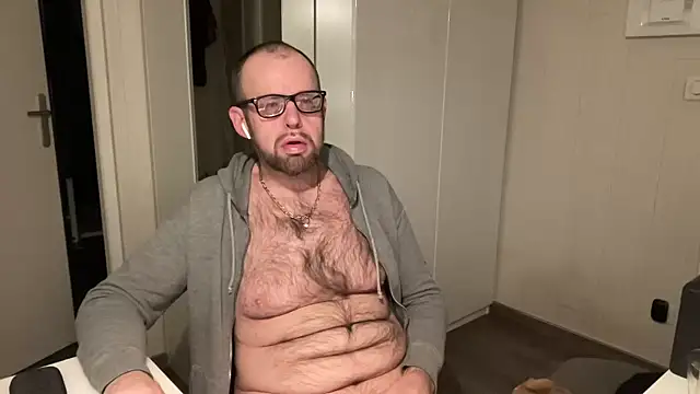 FABIOGLASSES online show from November 24, 2025, 11:49 pm