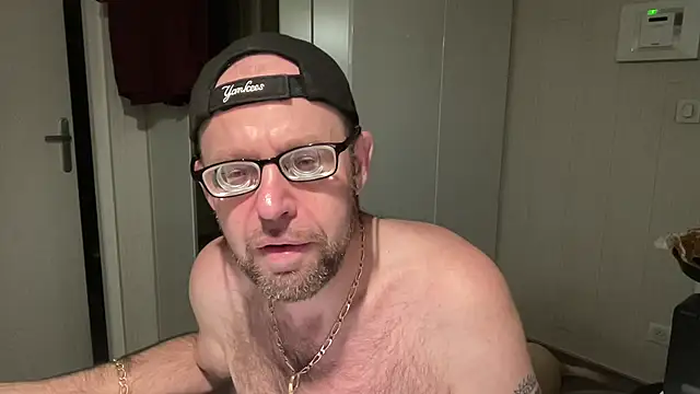 Snapshot of FABIOGLASSES chatting on September 12, 2025, 12:55 am FABIOGLASSES online show from September 12, 2025, 12:55 am