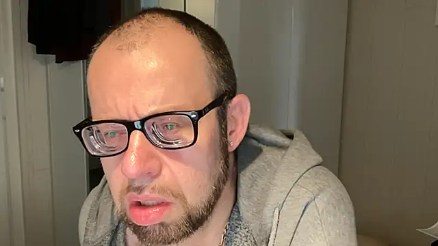 Snapshot of FABIOGLASSES chatting on November 16, 2025, 1:38 pm FABIOGLASSES online show from November 16, 2025, 1:38 pm