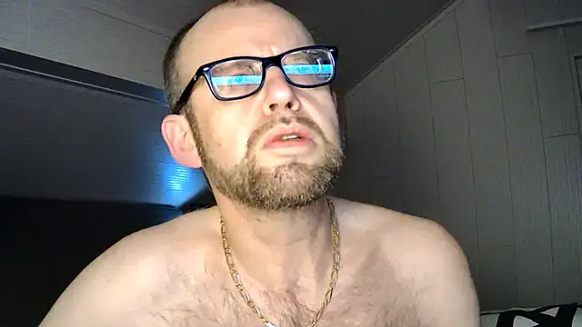 Snapshot of FABIOGLASSES chatting on October 8, 2025, 12:12 am FABIOGLASSES online show from October 8, 2025, 12:12 am