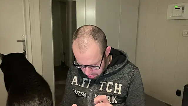 FABIOGLASSES online show from November 20, 2025, 11:25 pm