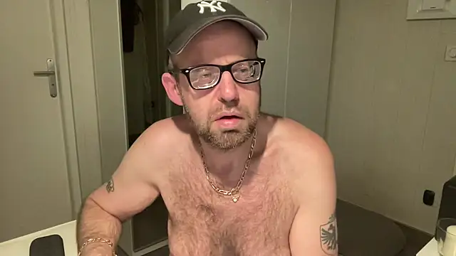 Snapshot of FABIOGLASSES chatting on September 21, 2025, 10:26 pm FABIOGLASSES online show from September 21, 2025, 10:26 pm