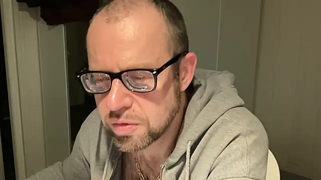 FABIOGLASSES online show from November 28, 2025, 9:48 pm