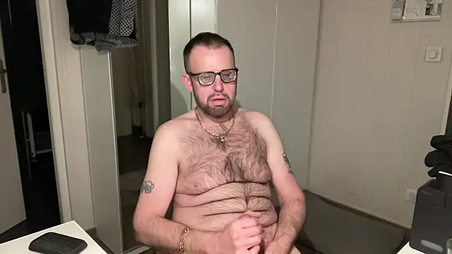 Snapshot of FABIOGLASSES chatting on March 21, 2025, 9:12 pm FABIOGLASSES online show from March 21, 2025, 9:12 pm