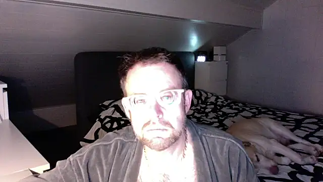 Snapshot of FABIOGLASSES chatting on March 19, 2025, 1:10 am FABIOGLASSES online show from March 19, 2025, 1:10 am