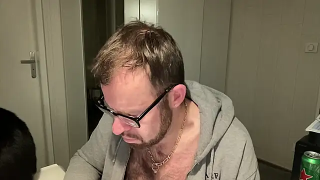 Snapshot of FABIOGLASSES chatting on December 9, 2024, 12:01 am FABIOGLASSES online show from December 9, 2024, 12:01 am