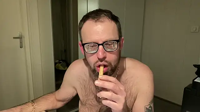 Snapshot of FABIOGLASSES chatting on December 4, 2024, 10:13 pm FABIOGLASSES online show from December 4, 2024, 10:13 pm