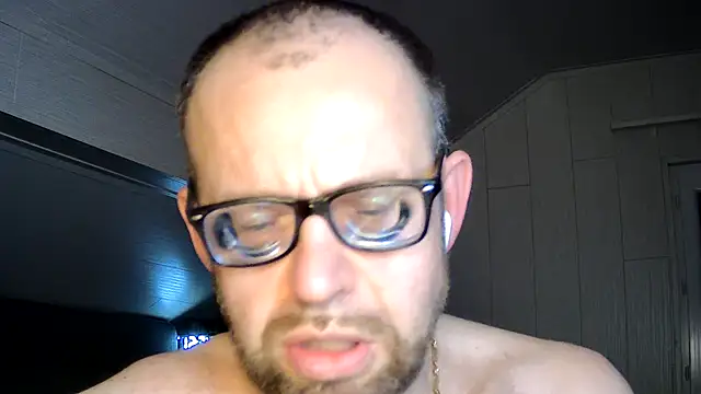 Snapshot of FABIOGLASSES chatting on October 12, 2025, 10:33 pm FABIOGLASSES online show from October 12, 2025, 10:33 pm