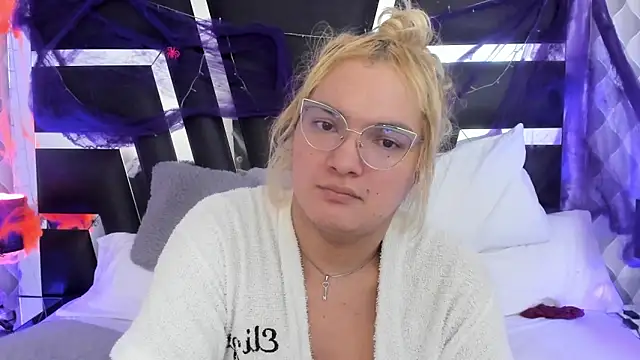 Snapshot of katya_kozlov chatting on November 2, 2025, 11:32 pm katya kozlov online show from November 2, 2025, 11:32 pm