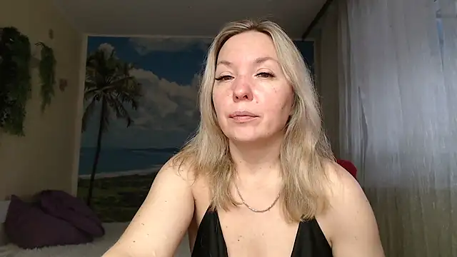 Snapshot of soaring_love chatting on December 15, 2025, 5:35 am soaring love online show from December 15, 2025, 5:35 am