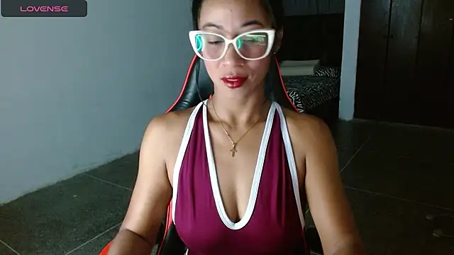 Emiliklauss22 online show from November 6, 2025, 5:22 am