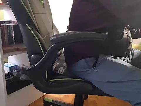 Snapshot of feathersify chatting on November 25, 2025, 7:08 am feathersify online show from November 25, 2025, 7:08 am