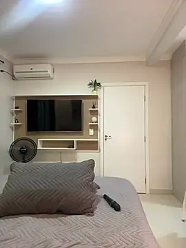 Snapshot of AliceStone19 chatting on March 15, 2025, 12:25 am AliceStone19 online show from March 15, 2025, 12:25 am