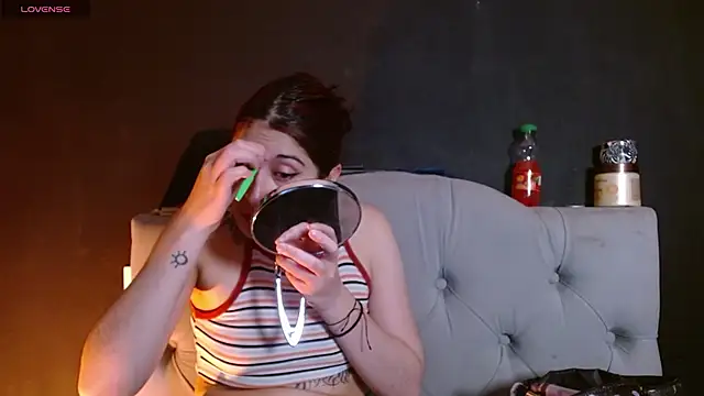 Snapshot of Red-moon1 chatting on February 26, 2026, 4:56 am Red-moon1 online show from February 26, 2026, 4:56 am