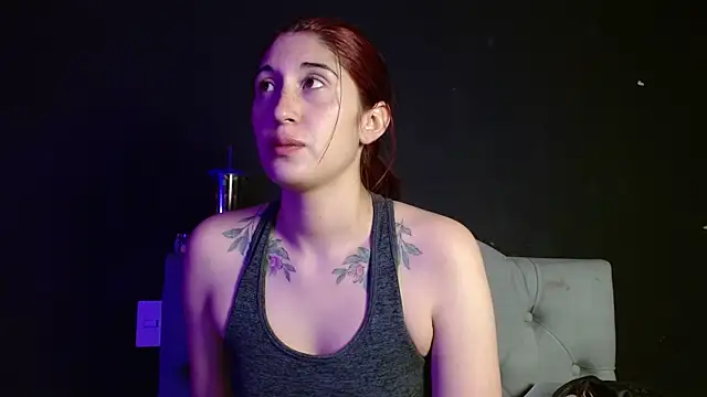 Snapshot of Red-moon1 chatting on January 7, 2026, 4:50 am Red-moon1 online show from January 7, 2026, 4:50 am