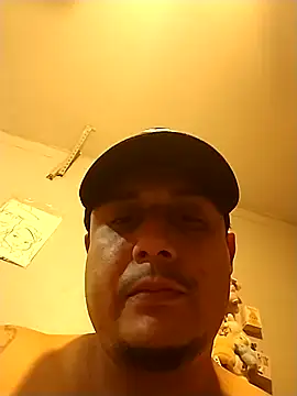 Snapshot of thickcocklatino chatting on October 19, 2025, 12:46 am thickcocklatino online show from October 19, 2025, 12:46 am