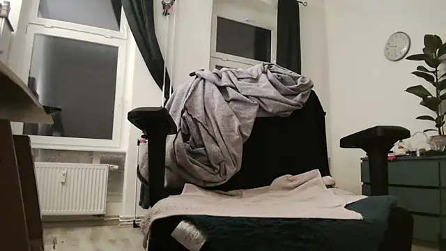 chubbysmallcockxh online show from March 28, 2026, 8:32 pm