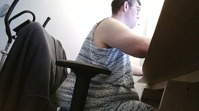chubbysmallcockxh online show from May 30, 2026, 6:13 pm