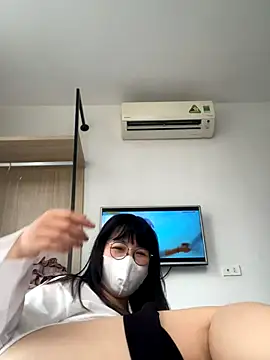 Snapshot of Onee-Chew chatting on December 18, 2025, 6:40 am Onee-Chew online show from December 18, 2025, 6:40 am