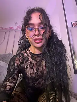 Samantha Bernardo online show from June 14, 2026, 5:19 am