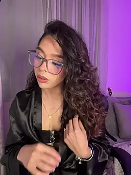 Samantha Bernardo online show from April 7, 2026, 3:52 am