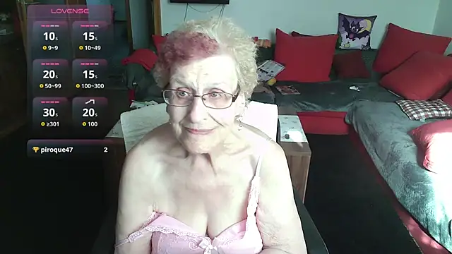 HeisseomaOriginal online show from May 15, 2026, 7:06 am