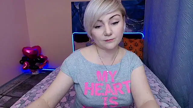 Snapshot of BlondPearl chatting on October 26, 2025, 9:48 pm BlondPearl online show from October 26, 2025, 9:48 pm