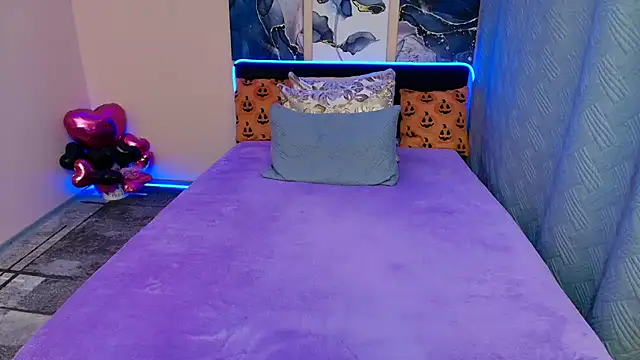 Snapshot of BlondPearl chatting on November 11, 2025, 9:42 pm BlondPearl online show from November 11, 2025, 9:42 pm