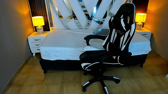 Linda4Petite online show from November 7, 2025, 6:12 pm