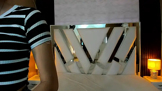 Linda4Petite online show from December 20, 2025, 6:11 pm