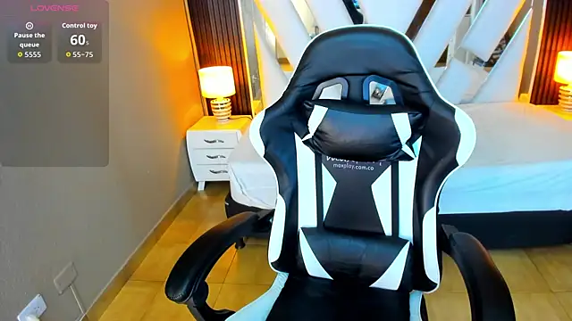 Linda4Petite online show from November 21, 2025, 5:56 pm