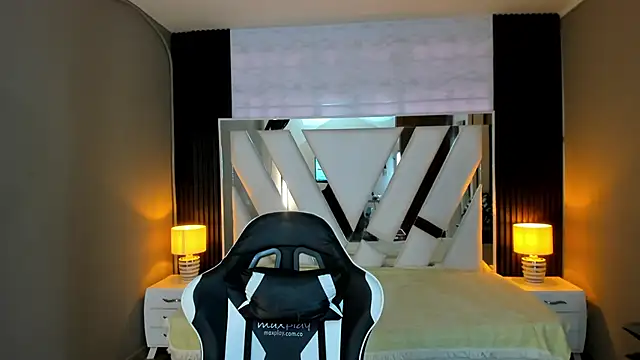 Linda4Petite online show from January 12, 2026, 6:36 pm