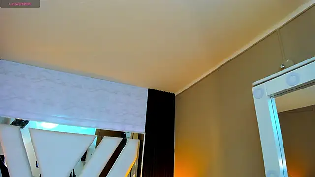 Linda4Petite online show from September 29, 2025, 6:02 pm