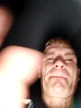 Robertino21cm online show from November 3, 2025, 9:29 pm