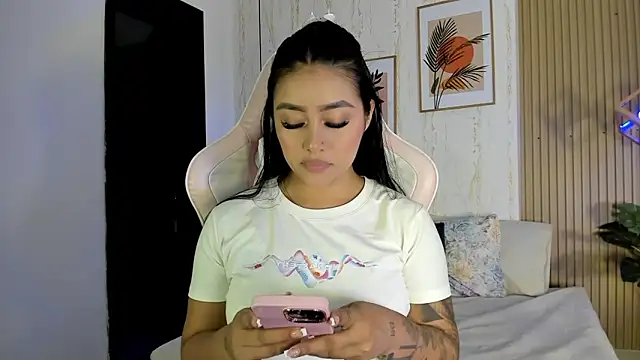 CameronCollins  online show from November 21, 2025, 7:35 pm