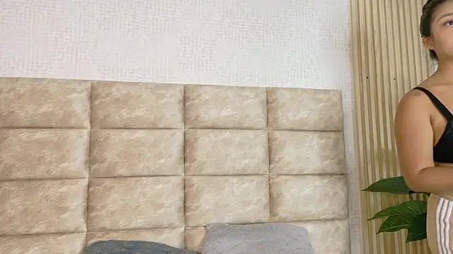 CameronCollins  online show from April 13, 2026, 7:18 pm