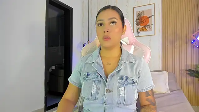 CameronCollins  online show from January 7, 2026, 7:41 pm