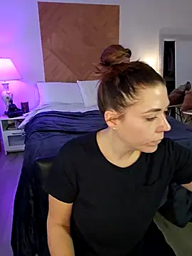 Snapshot of Ellie-L-Elizabeth chatting on November 20, 2025, 5:13 pm Ellie-L-Elizabeth online show from November 20, 2025, 5:13 pm