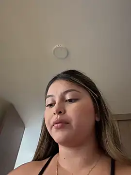 lunablossom  online show from November 26, 2025, 8:09 pm